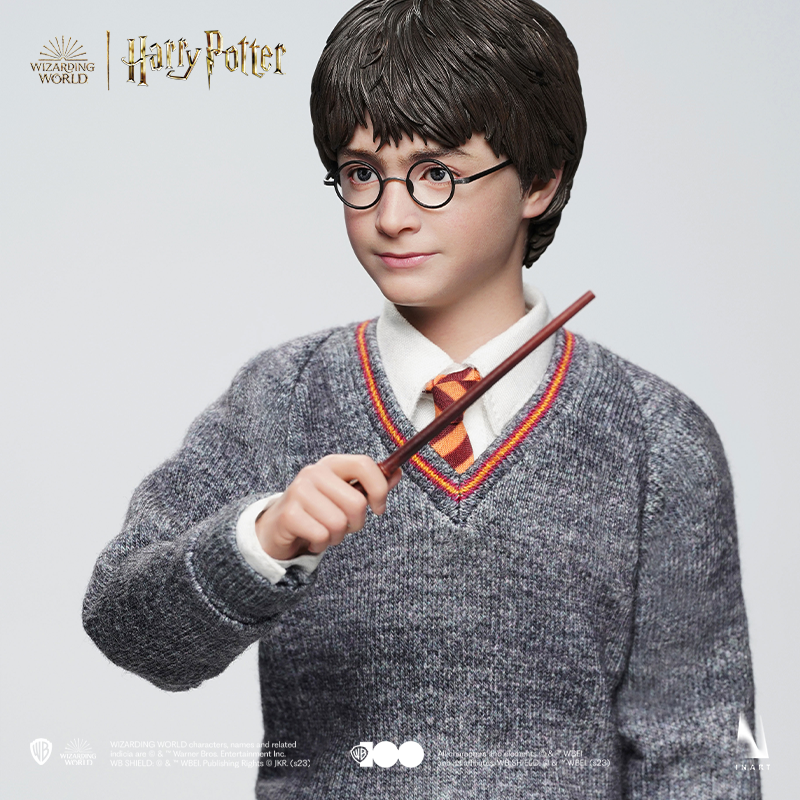 Miniature Harry Potter with authentic wizarding attire