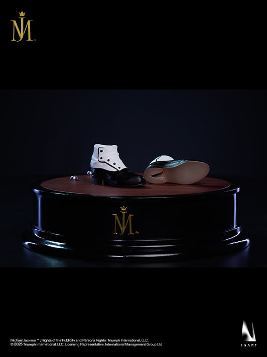 Sixth scale Michael Jackson action figure features removable shoes