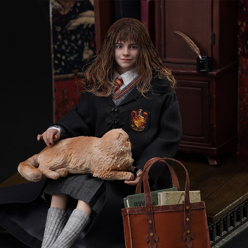 Hermione Granger 1-6 scale collectible figure by INART, a must-have for collectors.