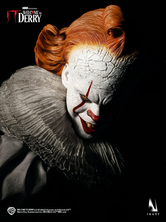 Pennywise 1/6 collectible figure laughing head sculpt and ruffled collar close-up