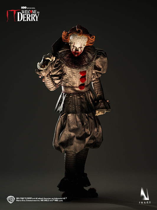 Pennywise 1/6 figure pointing forward with interchangeable hand